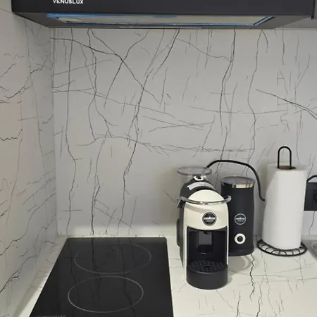 Stay-five 3 Modern Self Check-in Mine Peza Aparthotel Tirana