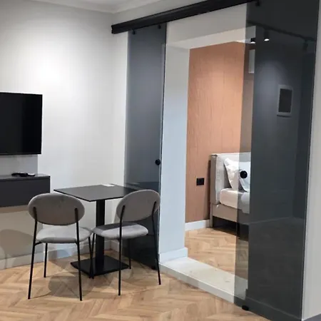 Stay-five 3 Modern Self Check-in Mine Peza 3* Tirana
