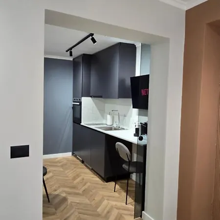 Stay-five 3 Modern Self Check-in Mine Peza 3* Tirana