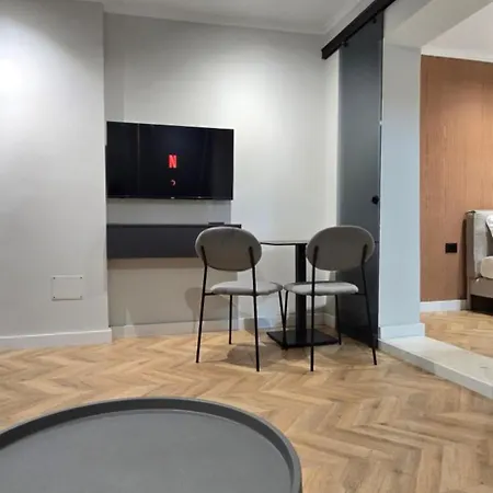 Stay-five 3 Modern Self Check-in Mine Peza 3* Tirana