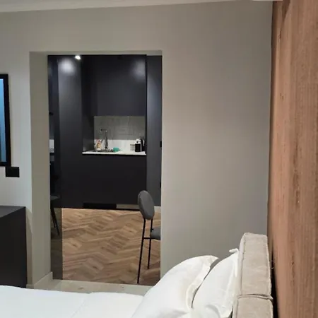 Stay-five 3 Modern Self Check-in Mine Peza 3* Tirana